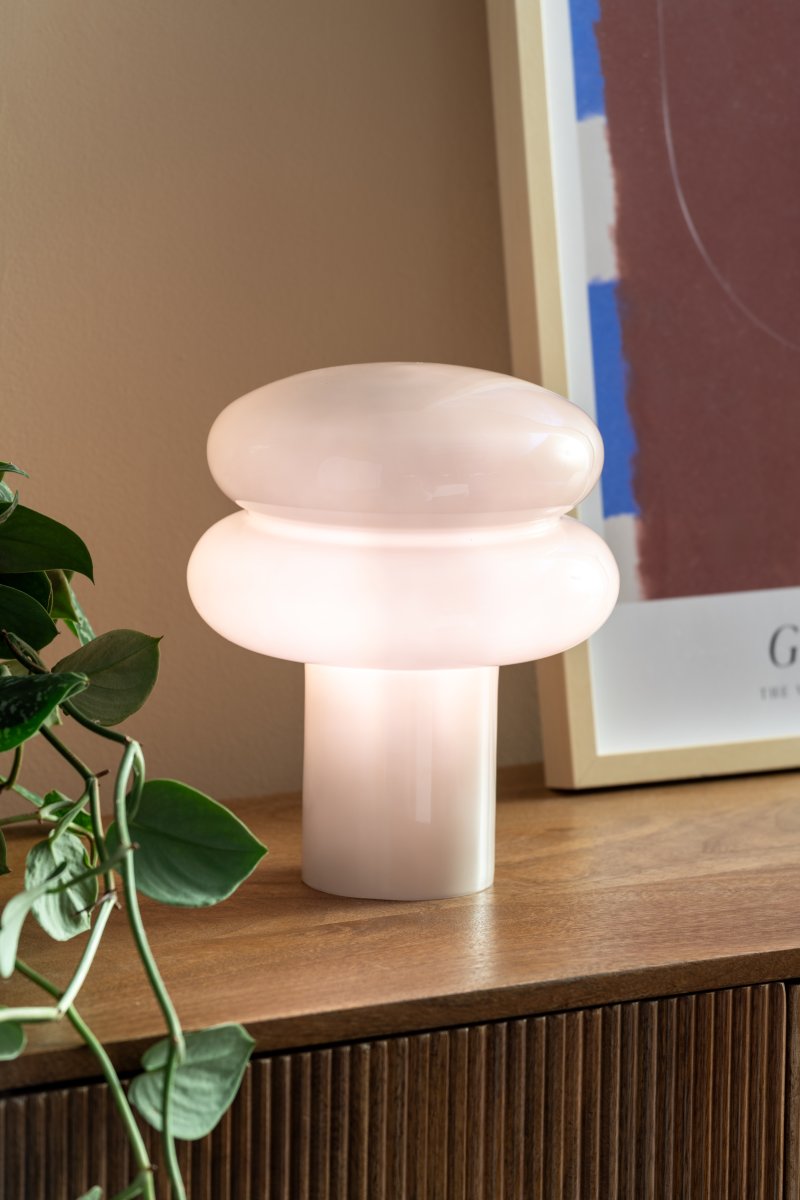 Incesante 24cm Grå bordlampe Fra Leitmotiv - Incesante er en skulpturell bordlampe laget utelukkende av glass med en varm grønn fargetone som gir et varmt og stemningsfullt lys.