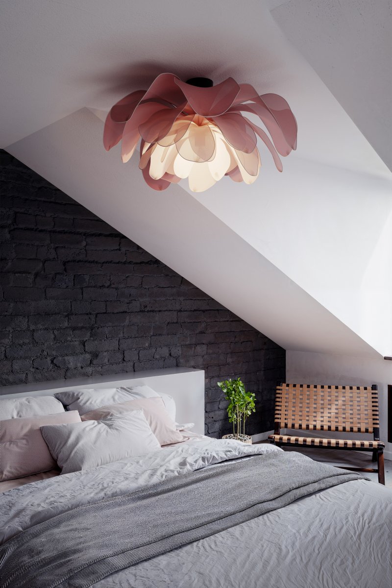 Lou Lou Ø80 Rosa plafond Fra By Rydéns - Lou Lou blir ikke bare en lyskilde, men ogs&aring; et kunstverk i hjemmet ditt, og dens tilpassbare stil gj&oslash;r den til en perfekt interi&oslash;rdetalj for &aring; skape en unik atmosf&aelig;re.