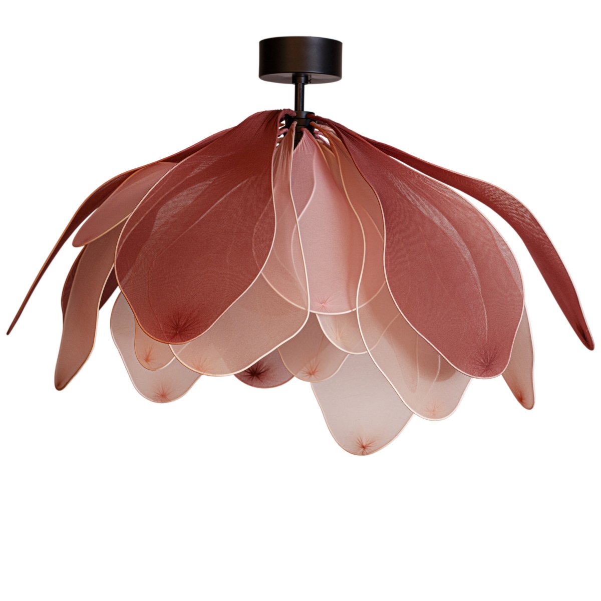 Lou Lou Ø80 Rosa plafond Fra By Rydéns - Lou Lou blir ikke bare en lyskilde, men ogs&aring; et kunstverk i hjemmet ditt, og dens tilpassbare stil gj&oslash;r den til en perfekt interi&oslash;rdetalj for &aring; skape en unik atmosf&aelig;re.