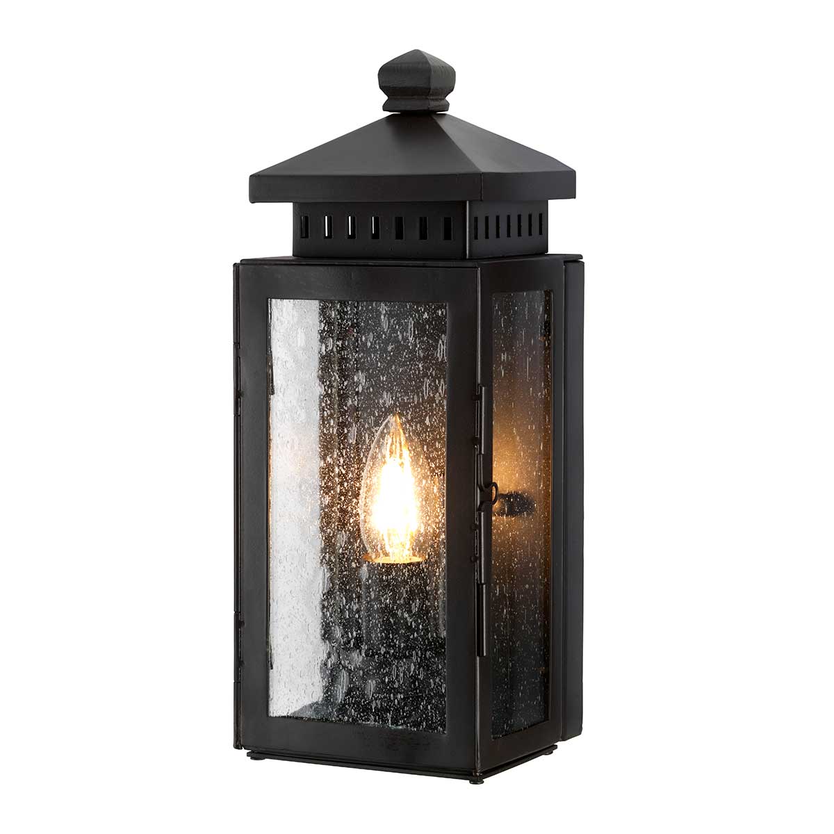 Matlock Antikk bronse utendørslampe Fra Elstead Lighting - En tidløs og funksjonell lysløsning som gir et stilig tillegg til fasaden.