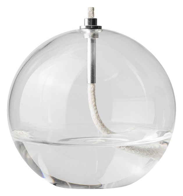 Oljelampa Aura Stor Klart glass Fra Mette Ditmer - Dens elegante design og r&oslash;ykfargede glass sprer et mykt, varmt lys som gir en rolig og koselig f&oslash;lelse.