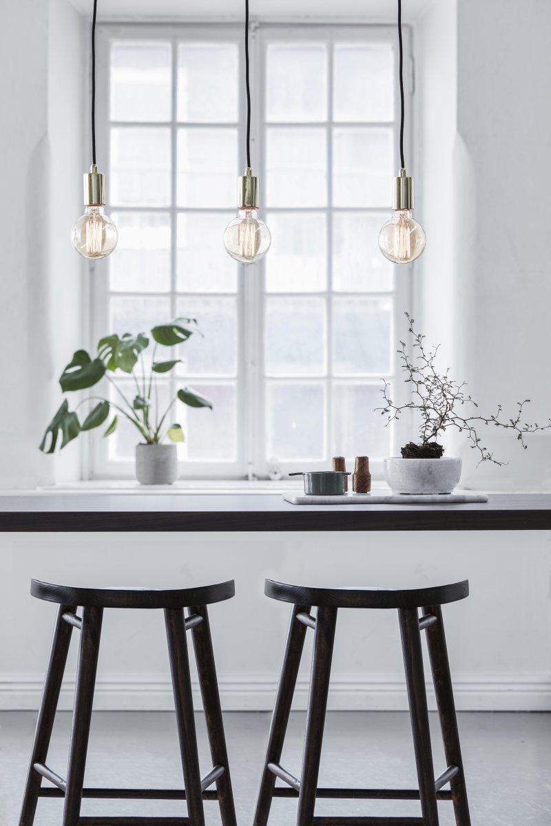 Sky 68cm Messing Taklampe Fra Markslöjd - Denne stilige takpendelen i messing er et elegant alternativ for belysning over spisebord eller kj&oslash;kken.