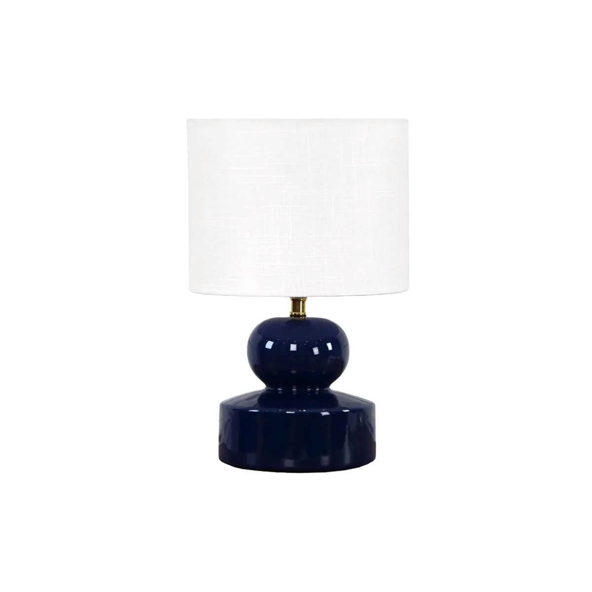 Muschi 36cm Blå bordlampe Fra Nordic Lighting - Muschi bordlampe har en bl&aring;, blank keramisk base med mykt avrundede former og en hvit linskjerm.