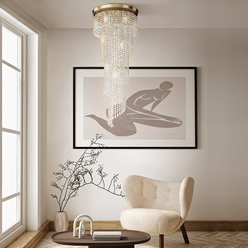 Cascade Ø42 Gull krystall Fra Maytoni - De dekorative prismene henger i flere niv&aring;er og omfavner lyskildene, og skaper et str&aring;lende lysspill og et eksklusivt preg.