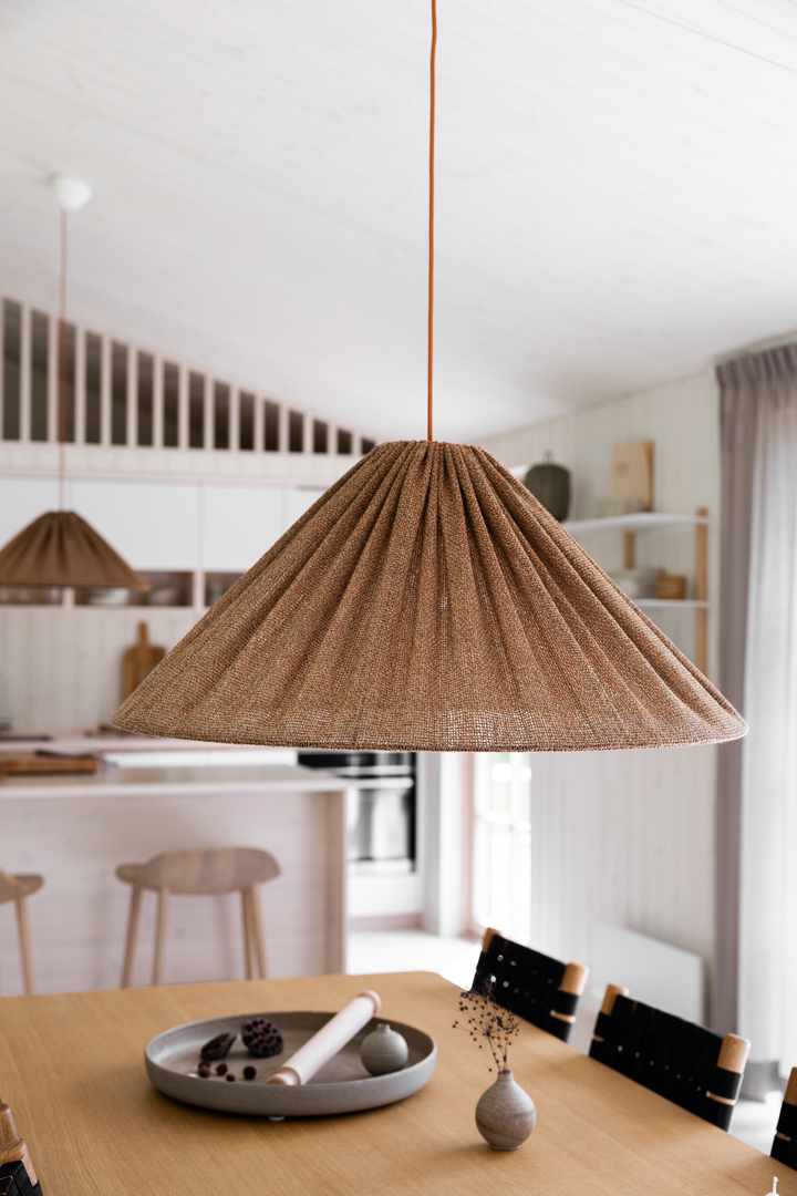 Tipi Skjerm Ekskl. Oppheng Ø78 Oransje Taklampe Fra Alde & Lind - Stoffet er marmorert i tofargede farger, oransje og naturlig lin.