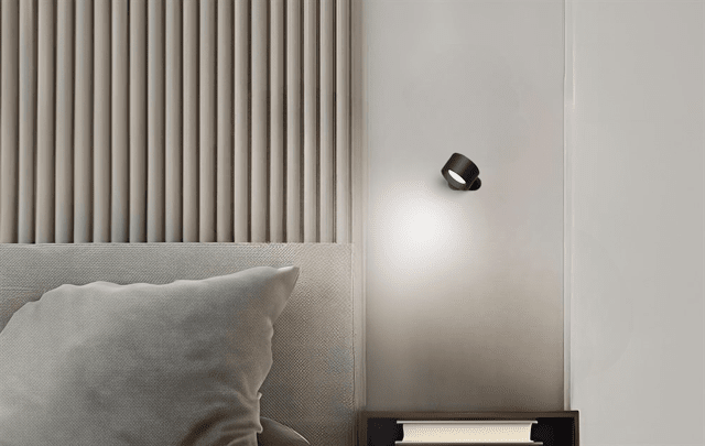 No Cable Svart bærbar Fra Unison - Den roterbare armaturen har en str&oslash;mbryter med en 3-trinns dimmerfunksjon med mulighet for &aring; endre fargetemperaturen fra varm gul til varmhvit for enkel fargematching.