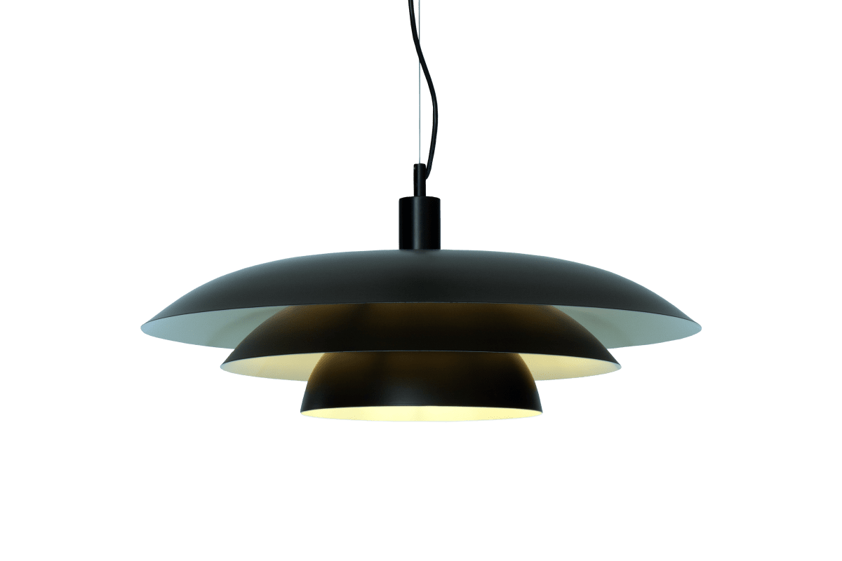 Epsilon Ø56 Svart Taklampe Fra Aneta Lighting - Epsilon leveres med doble sett med dekorative ringer og knotter, velg mellom krom og matt messing avhengig av hva som passer best til ditt hjem.