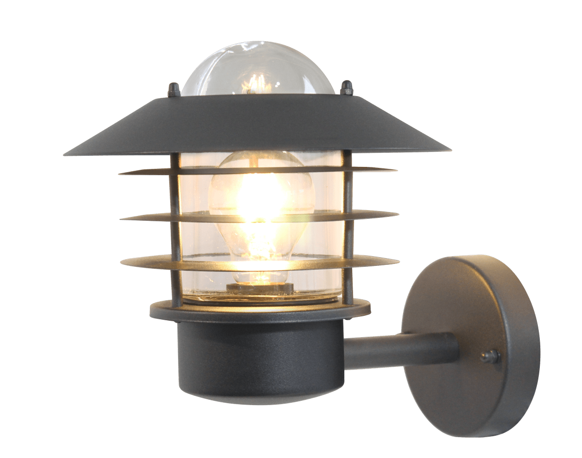 Ystad Svart utendørslampe Fra Nordic Lighting - Ystad vegglampe er en klassisk og stilig utend&oslash;rslampe i rustfritt st&aring;l med klart glass.
