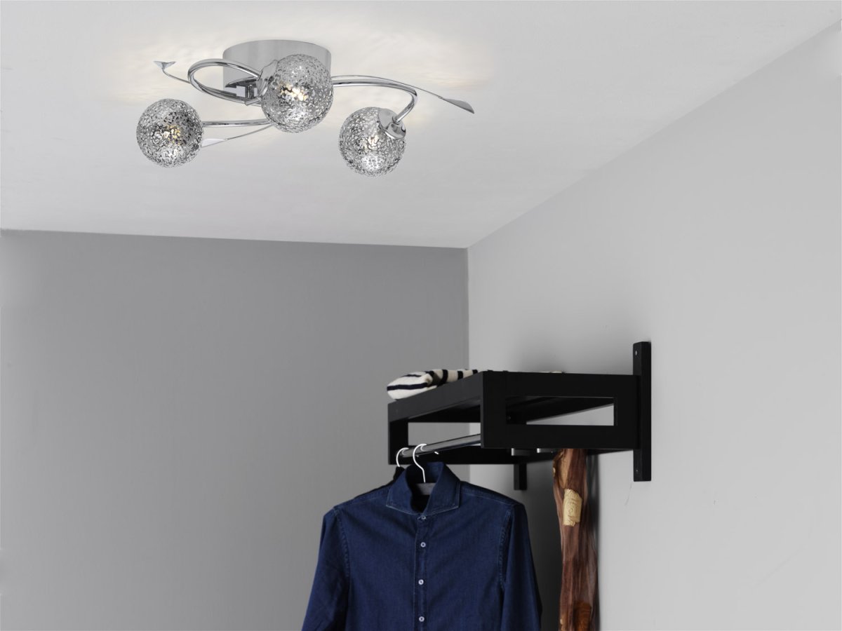 Etsy Ø46 Krom plafond Fra Cottex - De tre runde fargeskjermene, i gjennombruddsmetall, skaper et vakkert lysmønster når lampen tennes og blir en iøynefallende detalj i rommet.