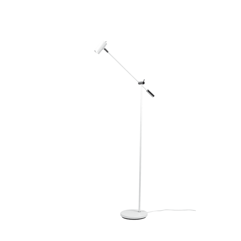 Cato dimbar Matt hvit gulvlampe Fra Belid - Med en h&oslash;ydejustering mellom 100-134 cm, en lampeskjerm p&aring; 4 cm i diameter og en stabil lampefot p&aring; 20 cm, kombinerer Cato form og funksjon p&aring; beste m&aring;te.