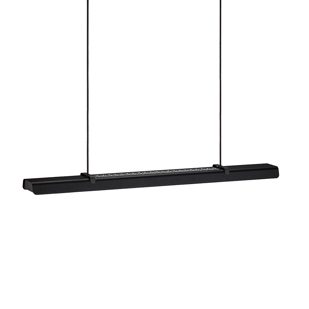 Fold Office 116cm Svart tekstur Taklampe Fra Belid - Hver lampe er et mesterverk av svensk design, med støpte beslag og utstansede detaljer som fremhever det solide håndverket og uttrykker hvordan metall kan omfavne lyset.