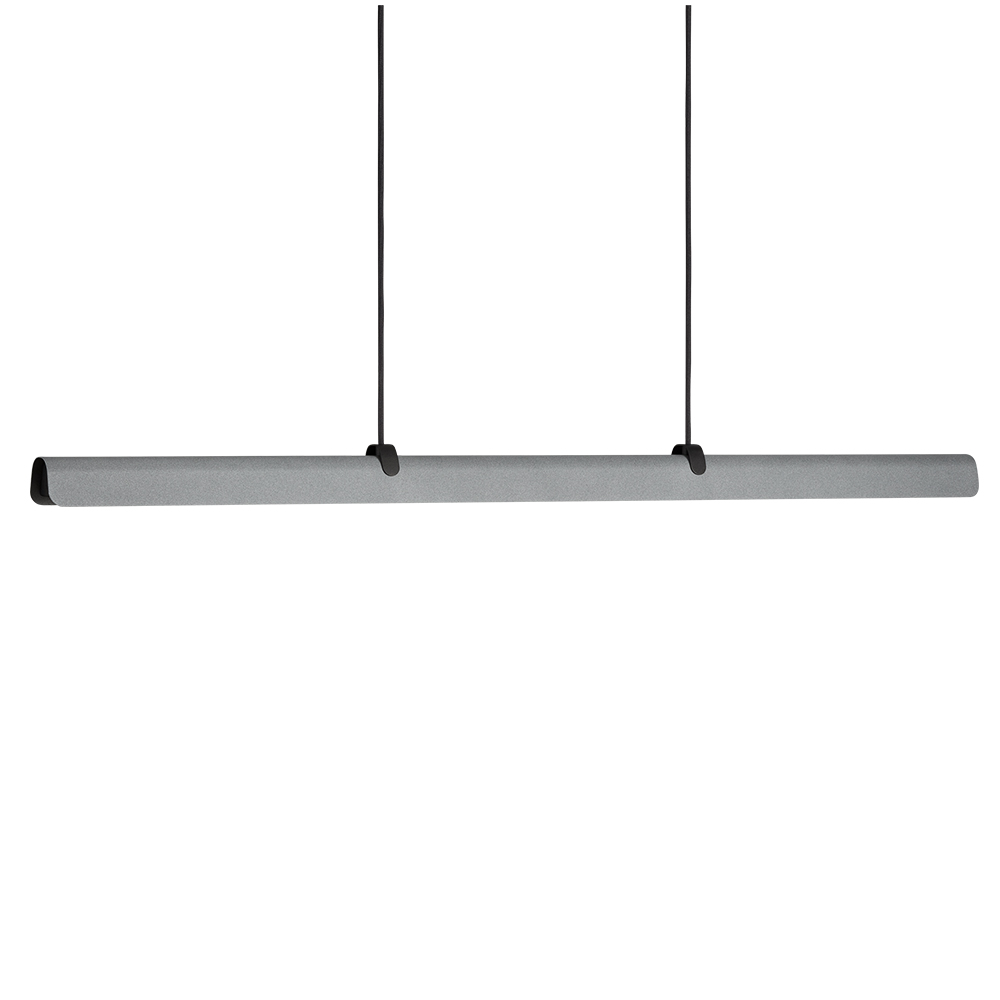 Fold 118cm Betong Taklampe Fra Belid - Hver lampe er et mesterverk av svensk design, med støpte beslag og utstansede detaljer som fremhever det solide håndverket og uttrykker hvordan metall kan omfavne lyset.