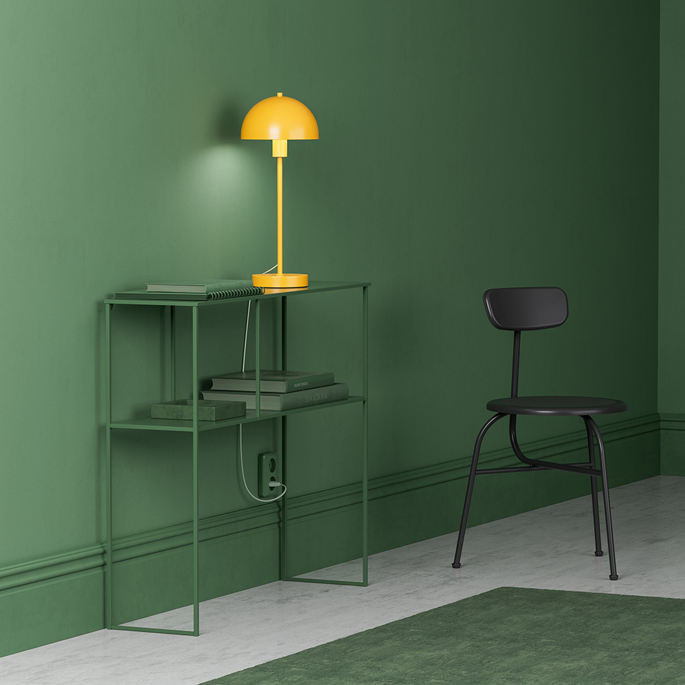 Vienda 48cm Gul bordlampe Fra Herstal - Vienda bordlampe med sitt klassiske og elegante design, gj&oslash;r at lampen kan brukes i hjemmet i mange &aring;r.