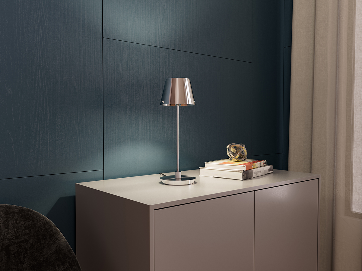 Gil il Grande 37cm Krom bordlampe Fra Herstal - Lampen sprer et behagelig lys og passer perfekt på et sidebord, skrivebord eller i et vindu.