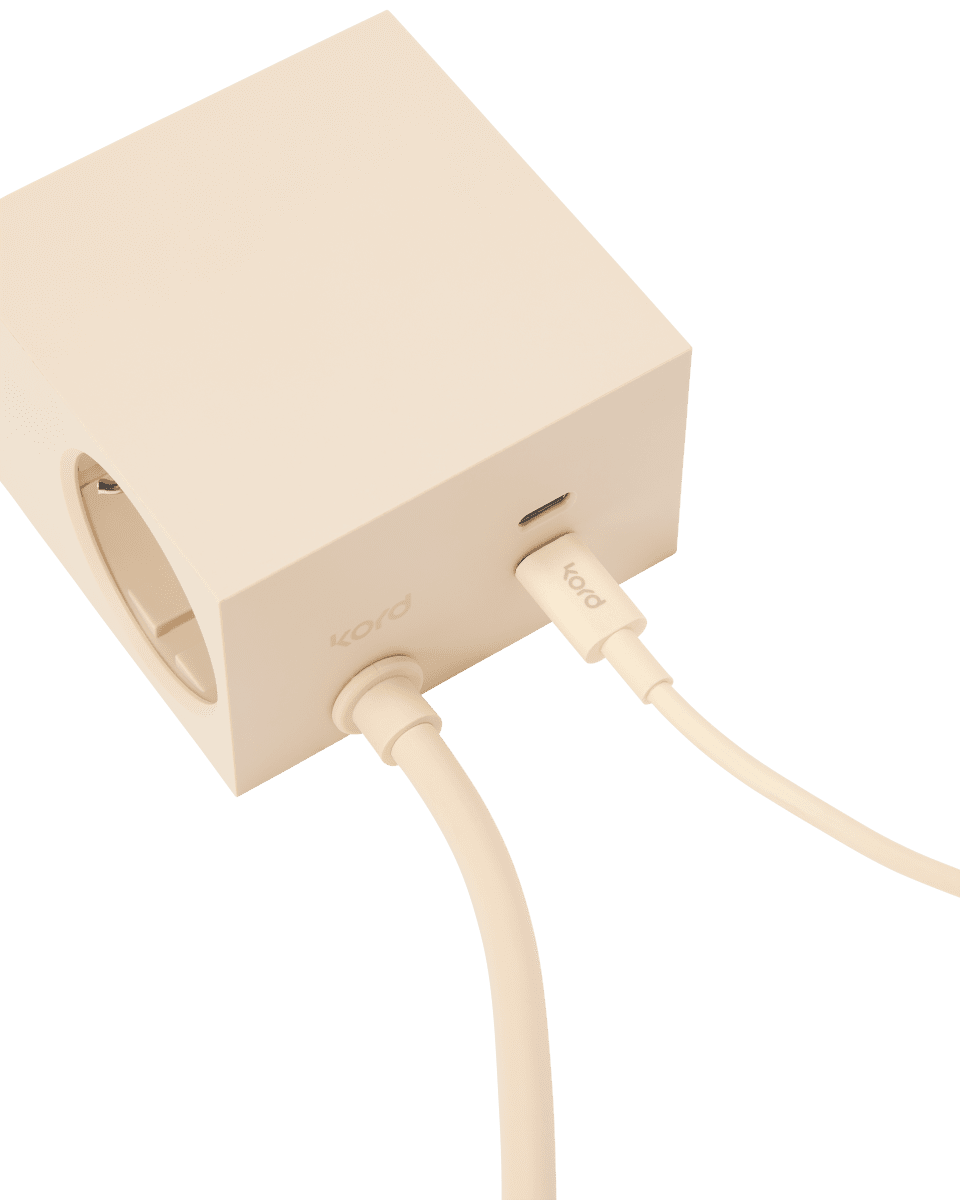 USB-C til USB-C Perlefarget elfenben Fra Kord - Universell kompatibilitet &ndash; Passer til USB-C-enheter som mobiltelefoner, nettbrett og b&aelig;rbare datamaskiner med st&oslash;tte for USB-C-lading.