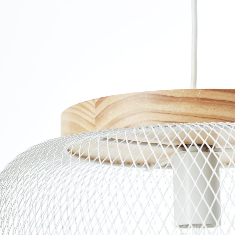 Giada Ø40 Hvit Taklampe Fra Brilliant - Trematerialet er FSC-sertifisert, som betyr at det kommer fra bærekraftig skogbruk der det er lagt stor vekt på miljøvern og arbeidsforhold.