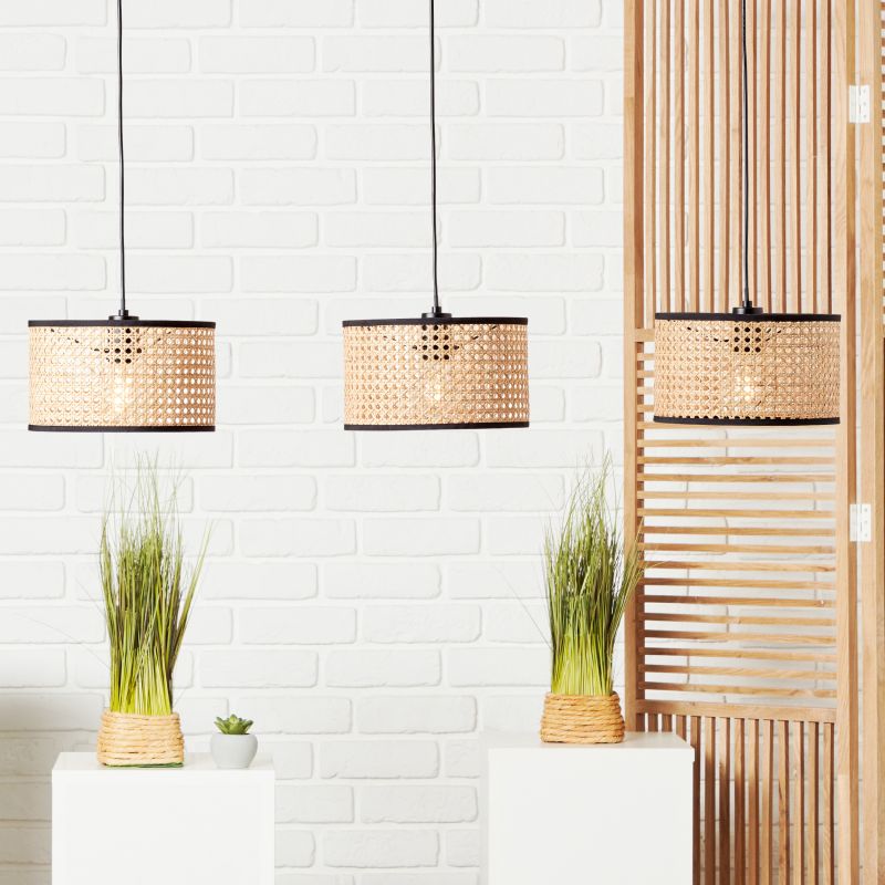 Wiley 110cm Natur Taklampe Fra Brilliant - Skjermene i rotting skaper en varm og koselig atmosfære i rommet.