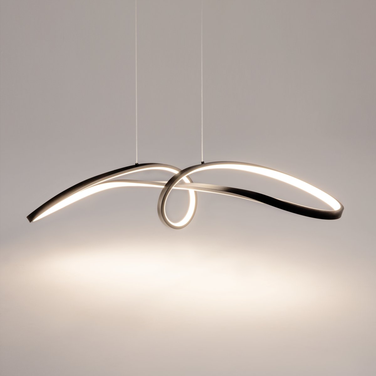 Curve 92cm Svart Taklampe Fra Maytoni - Curve blir en imponerende funksjon i ethvert moderne interiør og setter tonen for et stilig og sofistikert hjem.