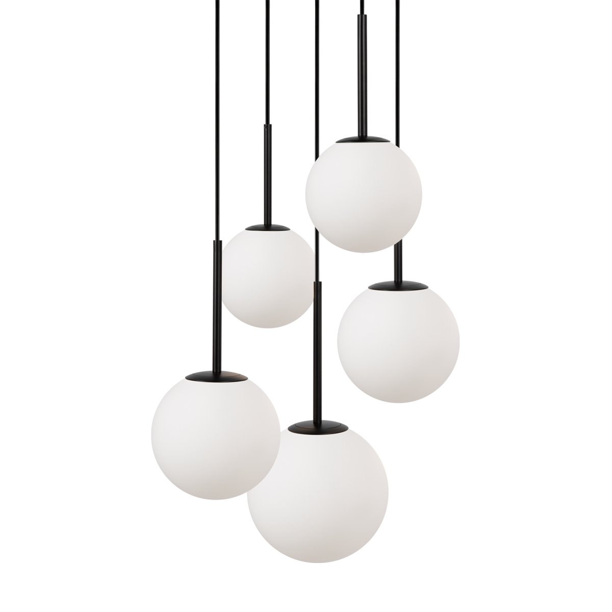 Basic form Ø45 Svart Taklampe Fra Maytoni - Denne moderne taklampen med sine fem sfæriske globuser av opalglass og sorte detaljer skaper et stilig og elegant inntrykk i ethvert rom.