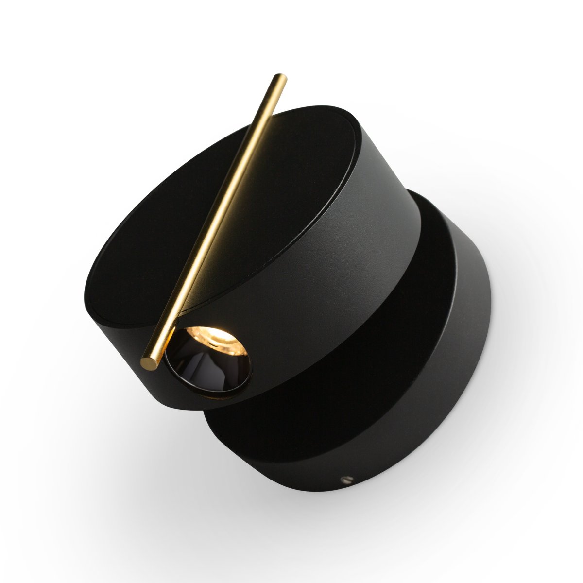 Nuance Ø10 Svart vegglampe Fra Maytoni - Den roterbare sokkelen og den justerbare lyskilden, som enkelt kan justeres med en elegant metallstang, skaper både et behagelig arbeidslys og en koselig atmosfære på soverommet.