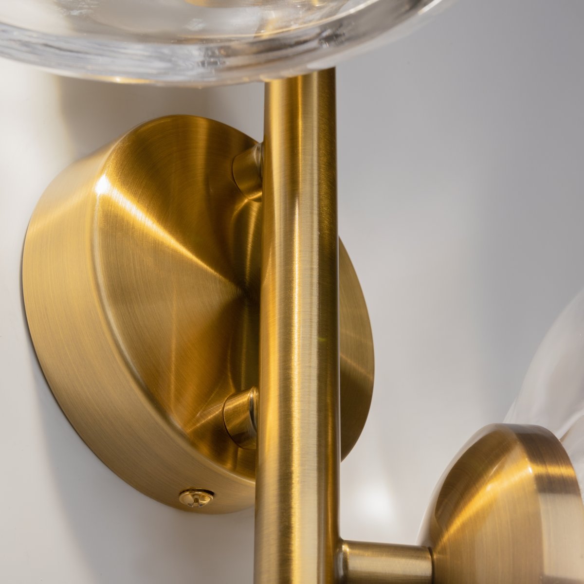 Miracle 2 Messing vegglampe Fra Maytoni - Miracle vegglampe er inspirert av japanske graveringer fra 1800-tallet og kombinerer orientalske kunstneriske teknikker med vestlig art deco-stil.
