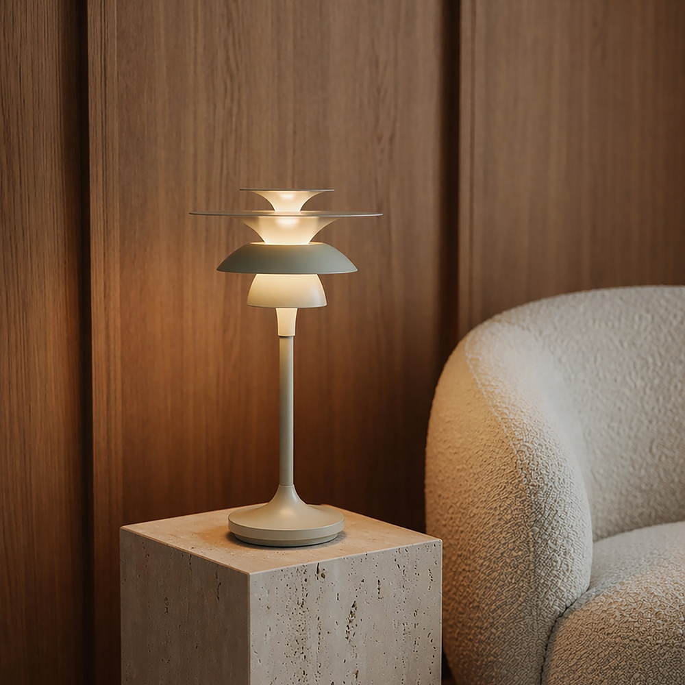 Picasso 35cm Myk salvie bordlampe Fra Belid - Fargene gifter seg meget behagelig med naturlige interi&oslash;rstiler, men ogs&aring; mer grafiske interi&oslash;rstiler, hvor man &oslash;nsker en passende fremtoning av interi&oslash;rdetaljene.