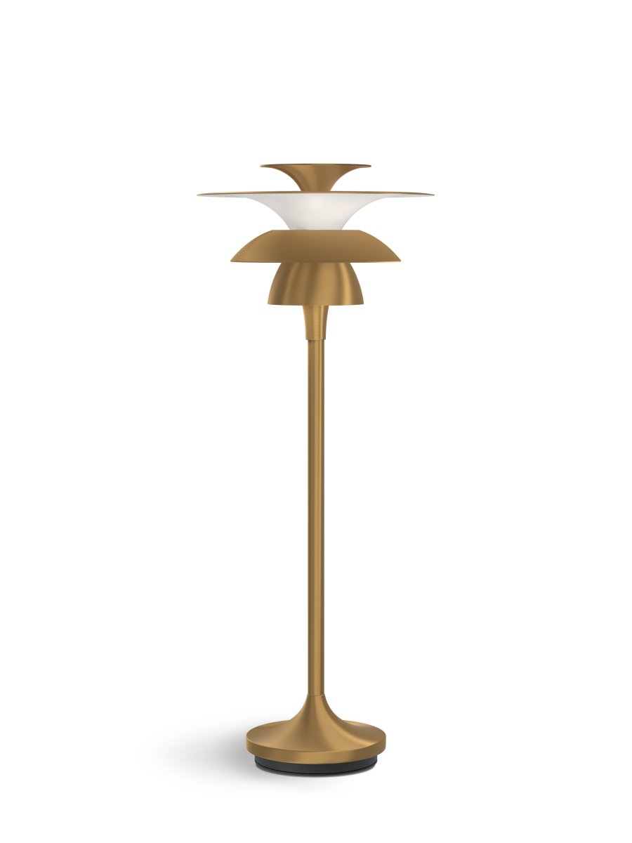 Picasso 45cm Messing bordlampe Fra Belid - Metallskjermene gir et blendfritt lys som fyller rommet med en behagelig og stemningsfull atmosf&aelig;re.