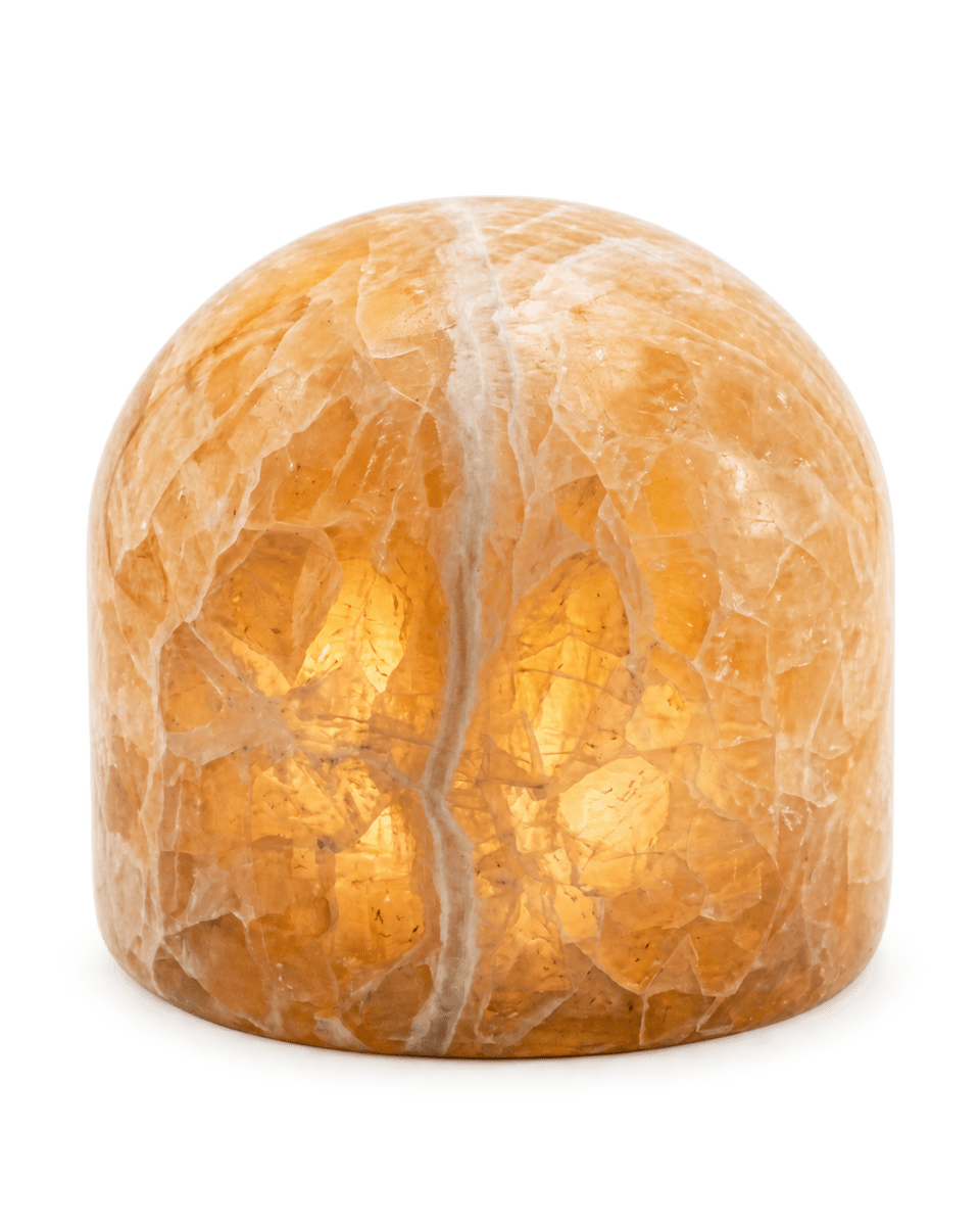 Marble 9cm Beige Fra Unison - Marmorbordlampen er laget av ekte, polert marmor i en varm beige tone som skaper en myk og atmosf&aelig;risk gl&oslash;d.