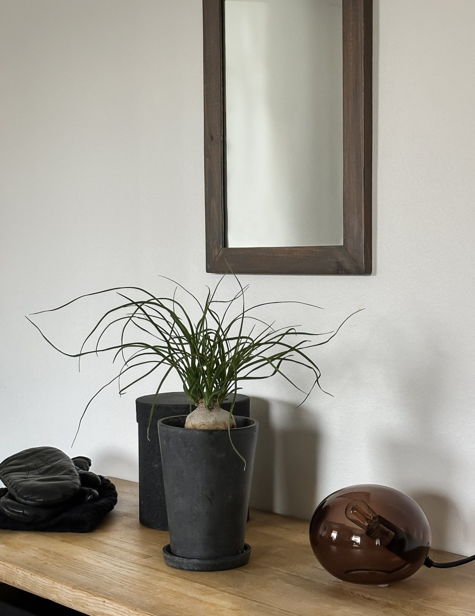 Globus 10cm Brun bordlampe Fra Aneta Lighting - Globus bordlampe i brunt glass med en lyskilde inni glasskulen som gir et dekorativt og behagelig lys.