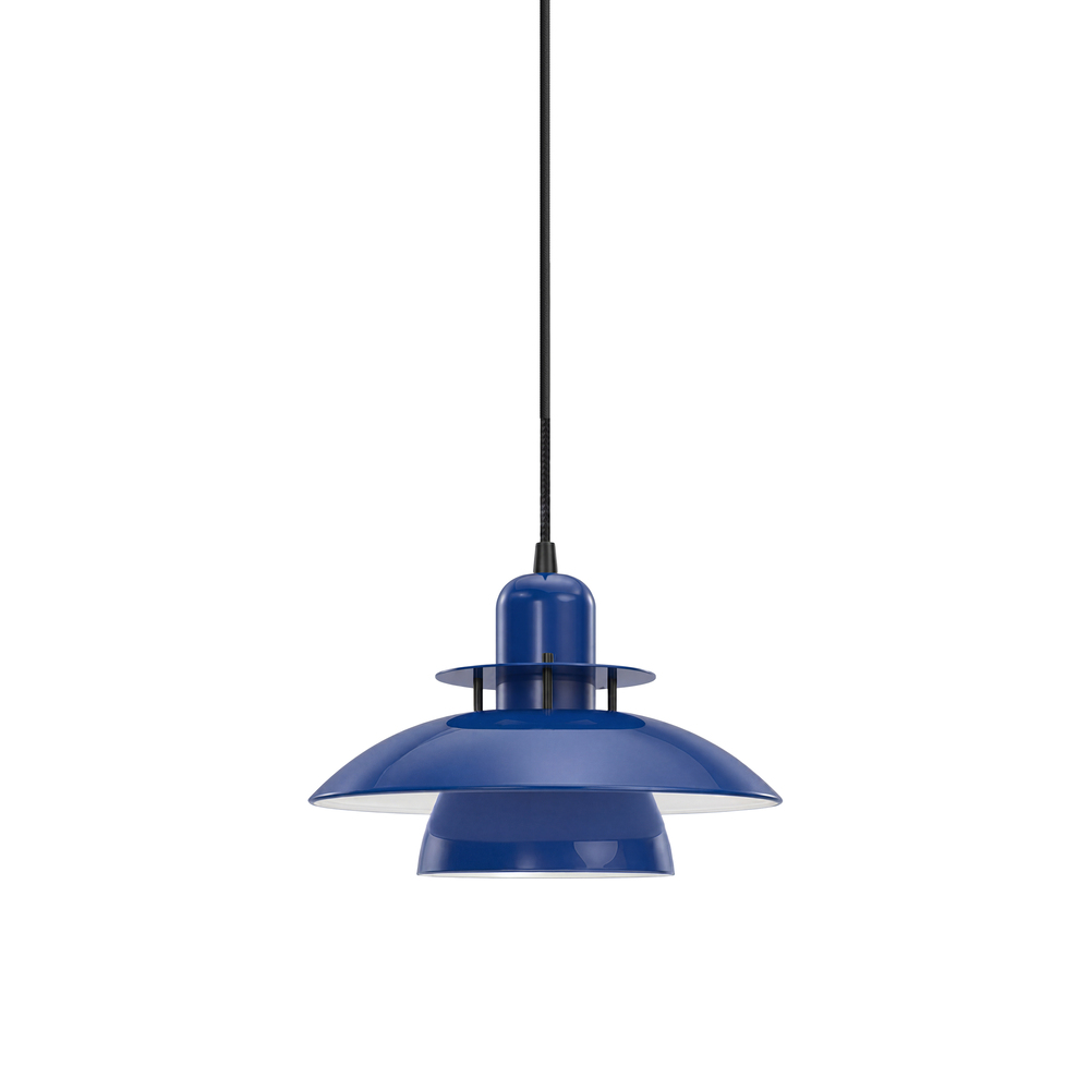 Primus IV Ø28 Blå Taklampe Fra Belid - Det ikoniske designet stammer fra 1980-tallet og kjennetegnes av sine karakteristiske skjermer som gir et behagelig og blendfritt lys.