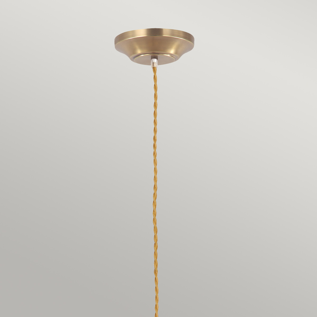 Provence Ø37 Antikk messing Taklampe Fra Elstead Lighting - Provence takpendel i antikk messing er inspirert av franske designstiler fra midten av 1900-tallet, hvor den ofte ble brukt til å lyse opp bord på kjøkken, kafeer og bistroer.