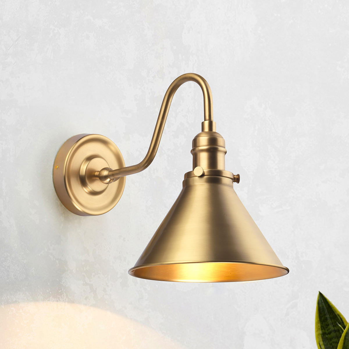 Provence Ø20 Antikk messing vegglampe Fra Elstead Lighting - Provence vegglampe i antikke blonder er inspirert av franske designstiler fra midten av 1900-tallet.