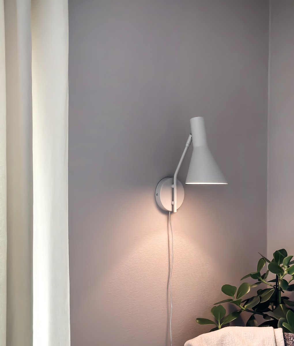 Ceres Beige leselampe Fra Aneta Lighting - CERES vegglampe har et stilig og moderne design med rette og rene former som passer perfekt i det skandinaviske hjemmet.