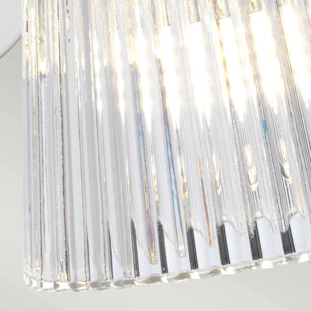 Addison Ø13 Polert krom baderomslampe Fra Elstead Lighting - Legg til stil på badet ditt med denne elegante vegglampen med IP44-klassifisering, noe som gjør den trygg å bruke i fuktige omgivelser.