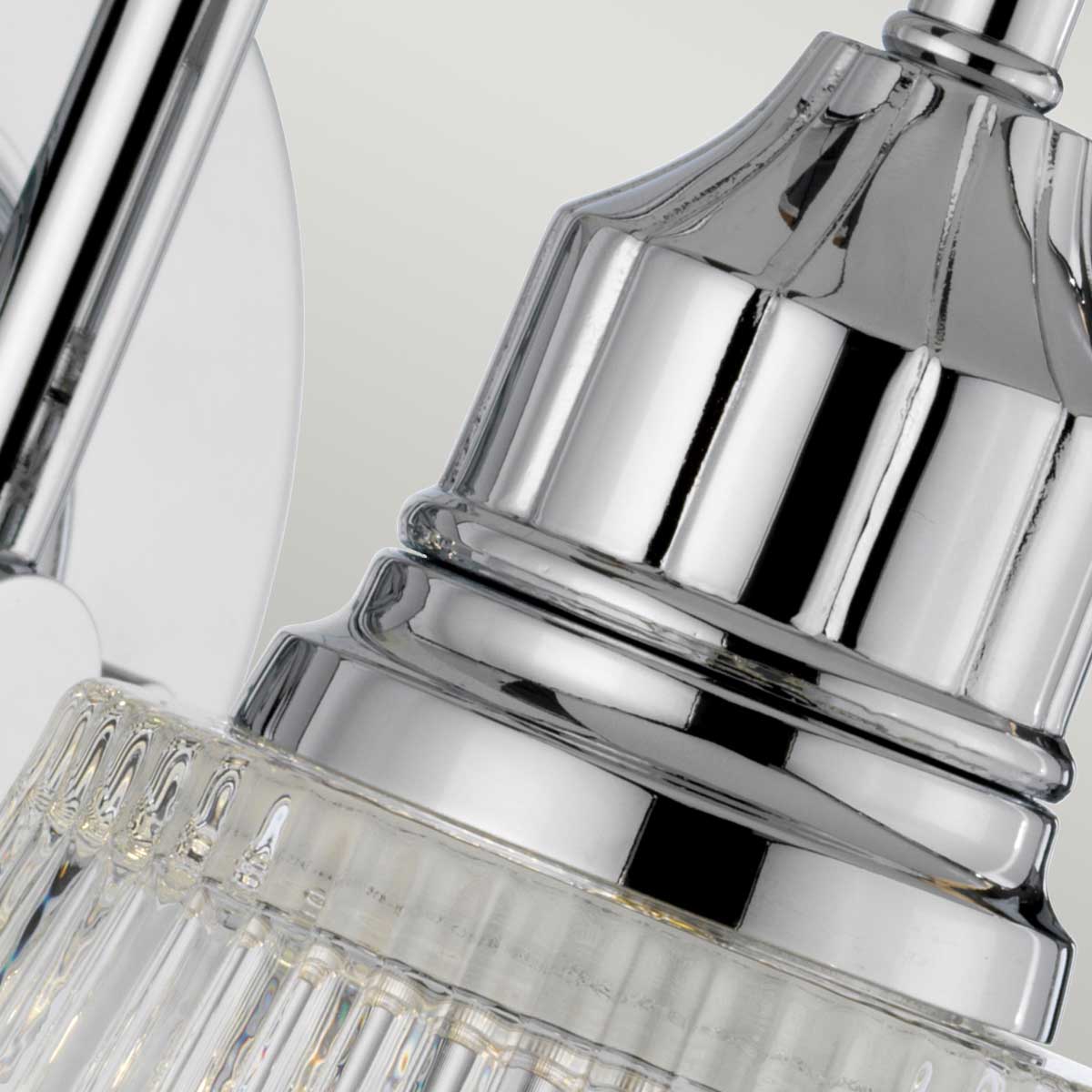 Addison Ø13 Polert krom baderomslampe Fra Elstead Lighting - Legg til stil på badet ditt med denne elegante vegglampen med IP44-klassifisering, noe som gjør den trygg å bruke i fuktige omgivelser.