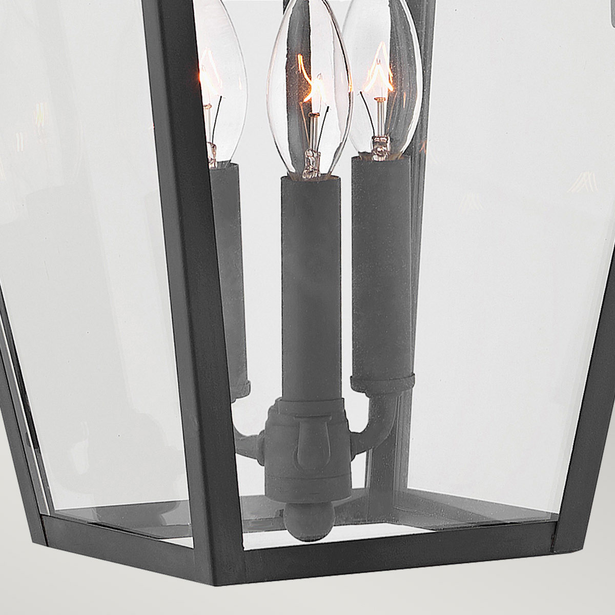 Alford Place 54cm Svart utendørslampe Fra Elstead Lighting - Alford Place &auml;r en klassisk och elegant fasadlampa som kombinerar tidl&ouml;s design med h&ouml;g kvalitet.