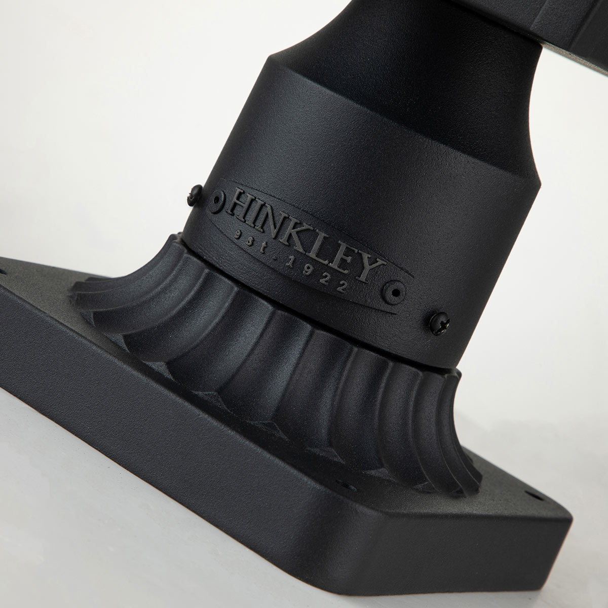 Alford Place 50cm Svart Fra Elstead Lighting - Alford Place er en stilig og klassisk portlykt som gir inngangen din et snev av eleganse.