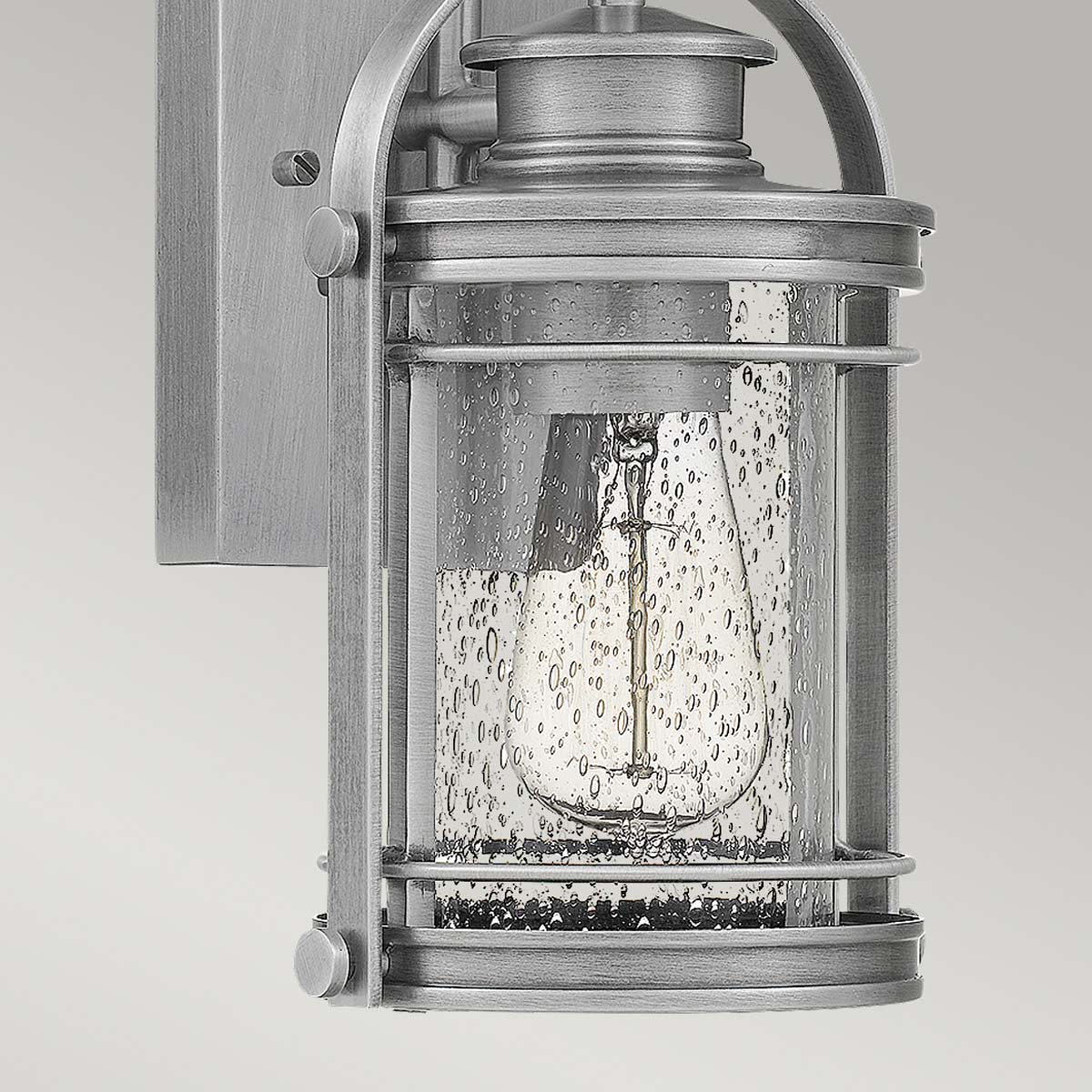 Booker 28cm Aluminium utendørslampe Fra Elstead Lighting - Booker &auml;r en stilfull och robust fasadlampa med en design inspirerad av klassiska marina lanternor.