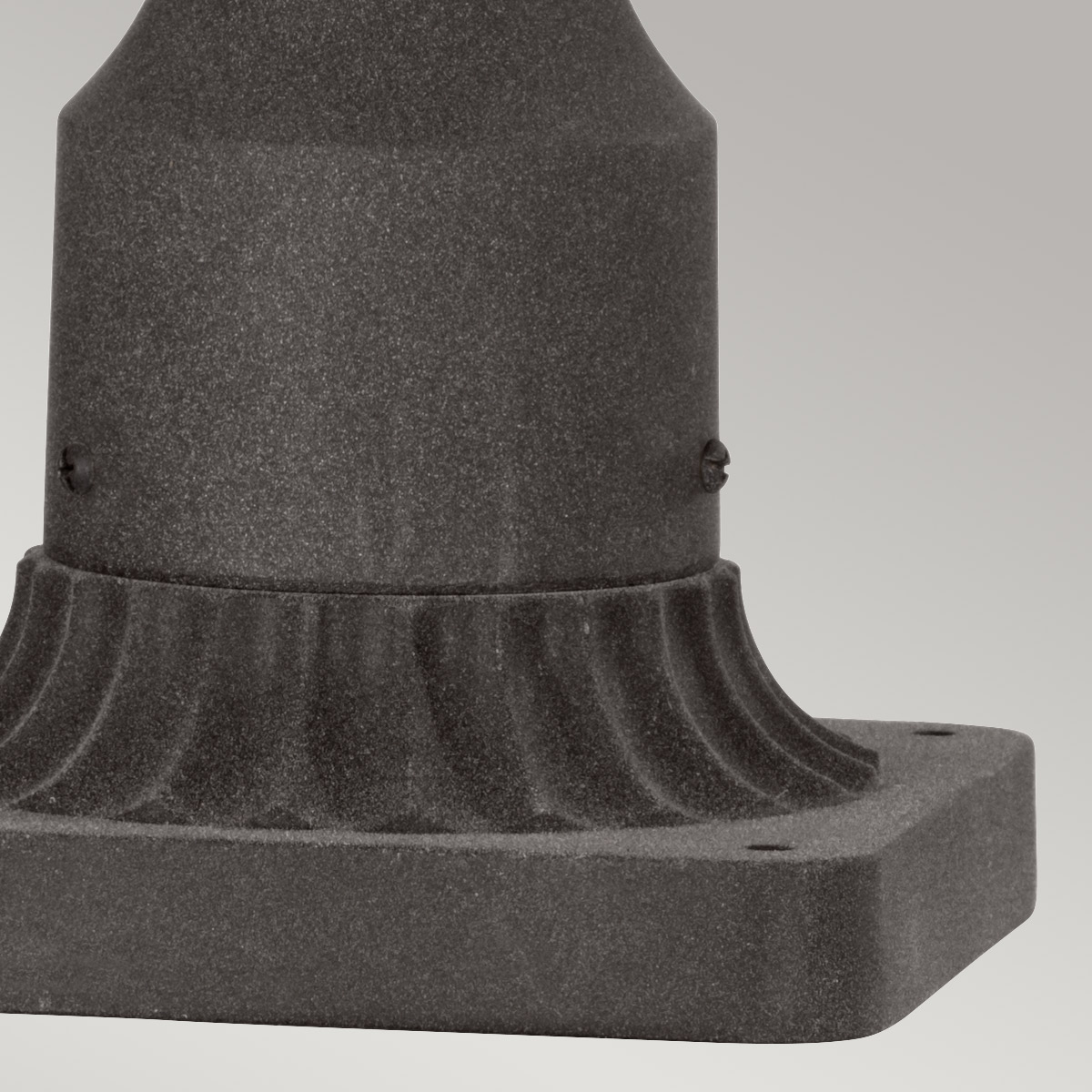 Chance Harbor 50cm Sink Fra Elstead Lighting - Den kombinerer en rustikk sinkfinish med klart glass i en vakker riflet struktur som gir en elegant lysfordeling.