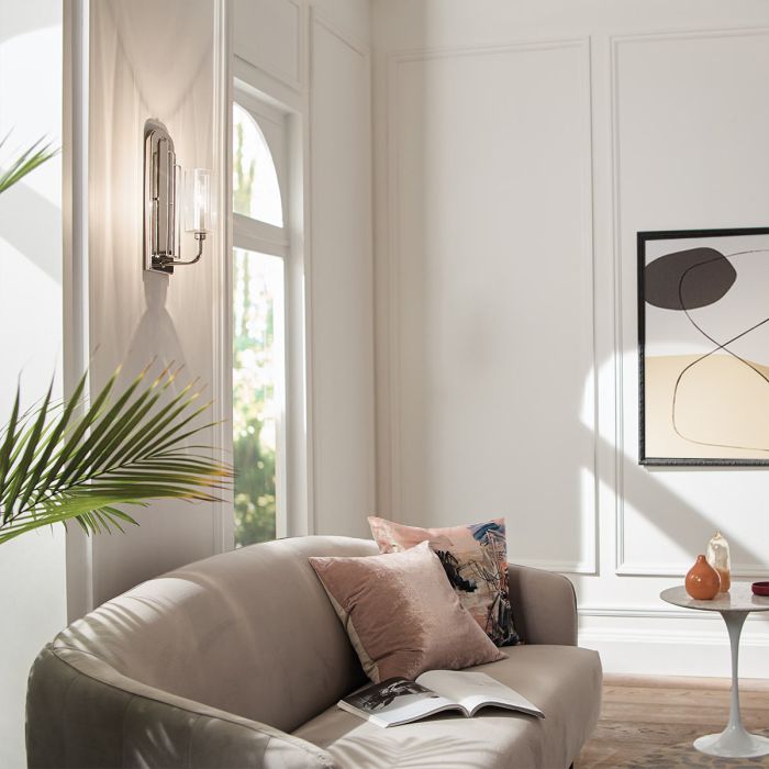Kimrose 35cm Nikkel vegglampe Fra Elstead Lighting - De geometriske formene er i fokus og forsterkes av en elegant polert nikkelfinish.