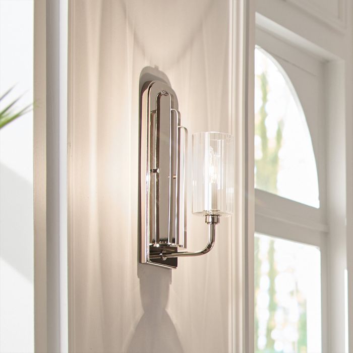 Kimrose 35cm Nikkel vegglampe Fra Elstead Lighting - De geometriske formene er i fokus og forsterkes av en elegant polert nikkelfinish.