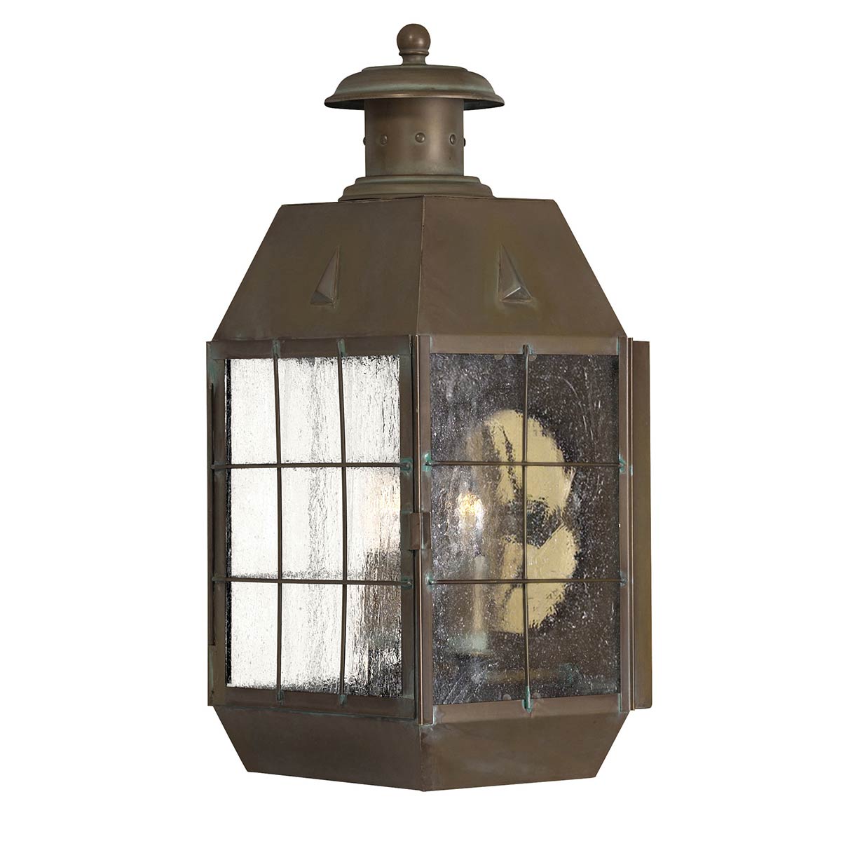 Nantucket 42cm Antikk messing utendørslampe Fra Elstead Lighting - Tillverkad av massiv m&auml;ssing och glas, erbjuder den en robust och elegant konstruktion som &aring;ldras vackert &ouml;ver tid.