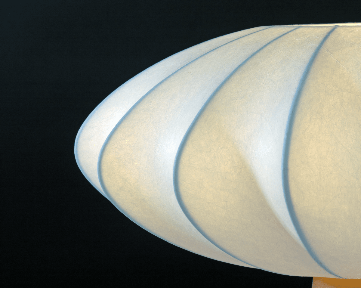 Madison 35cm Beige bordlampe Fra Aneta Lighting - Den varme beige lampefoten skaper en fin kontrast mot lysskjermen og gir lampen et varmt og harmonisk uttrykk.