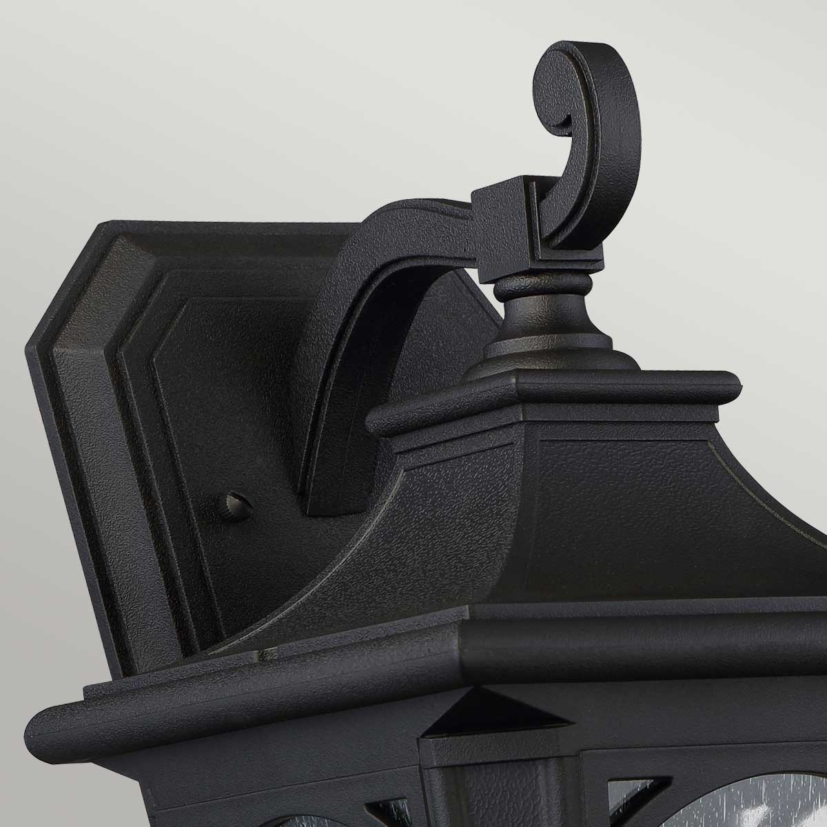 Bedford Svart utendørslampe Fra Elstead Lighting - Bedford-lampen er laget av et komposittmateriale og er bygget for å tåle ekstreme temperaturer, både høye og lave.