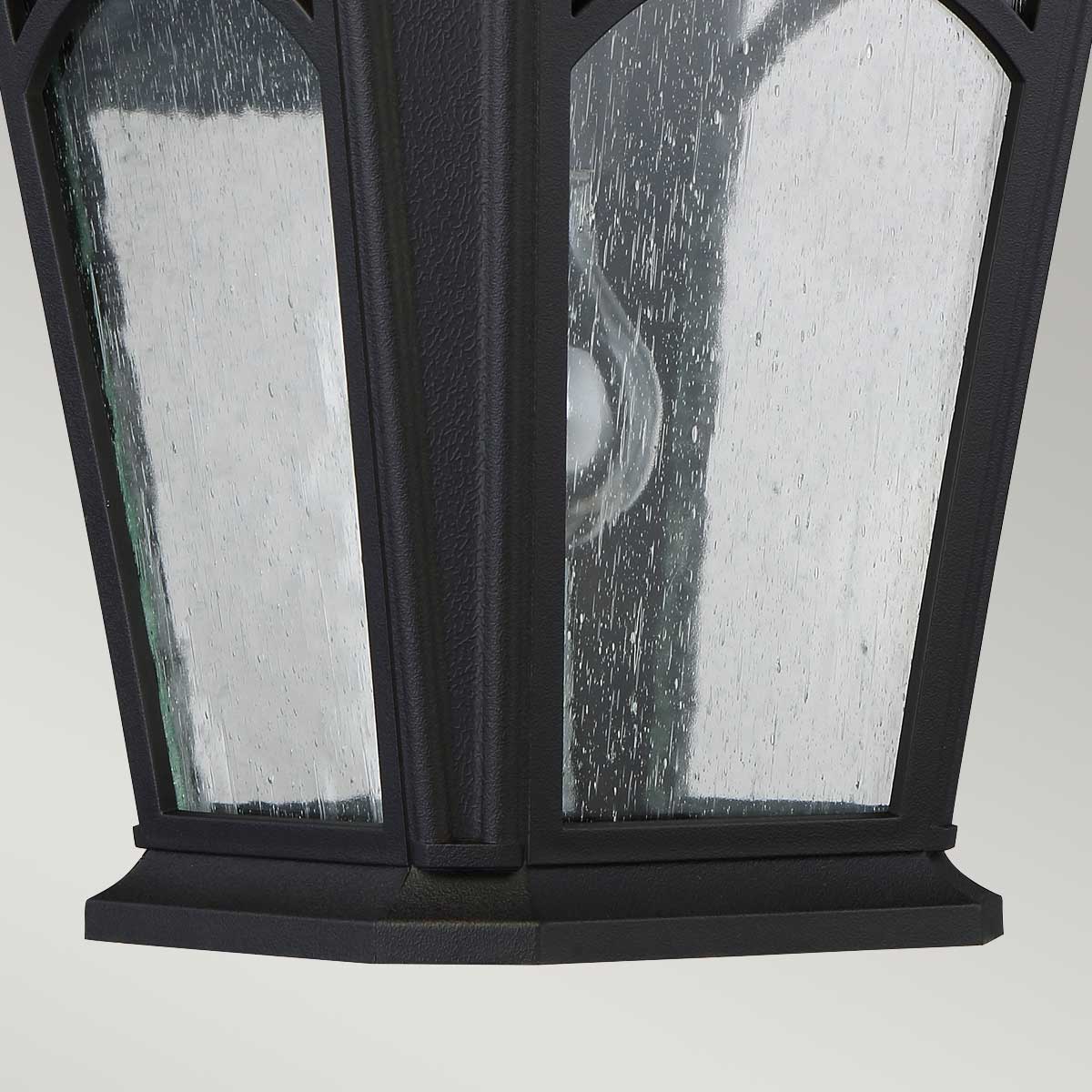 Bedford Svart utendørslampe Fra Elstead Lighting - Bedford-lampen er laget av et komposittmateriale og er bygget for å tåle ekstreme temperaturer, både høye og lave.