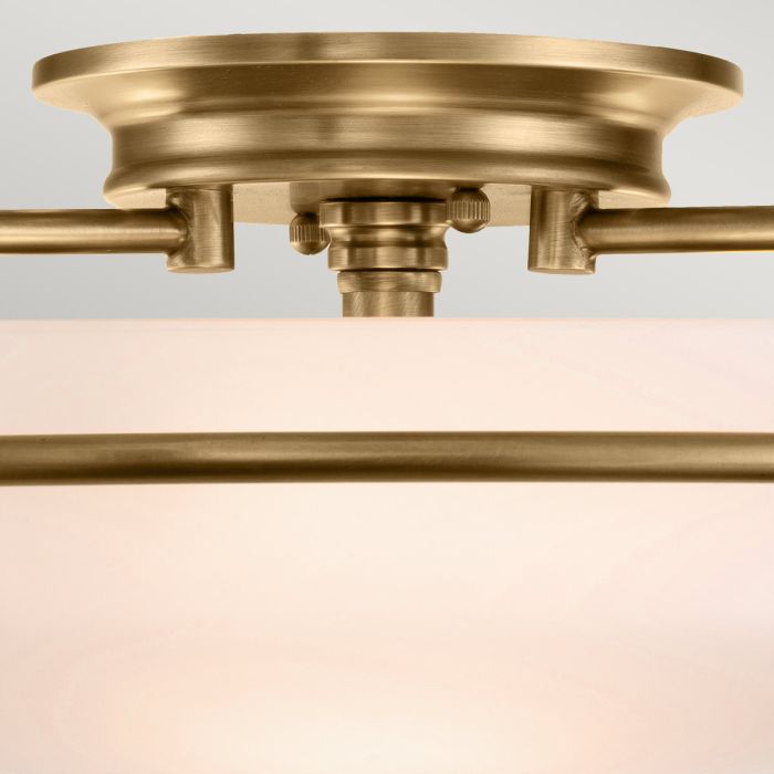 Griffin Ø42 Messing plafond Fra Elstead Lighting - Den etsade sk&auml;rmen &auml;r vitm&aring;lad p&aring; insidan, vilket sprider ljuset j&auml;mnt och skapar en behaglig belysning i hemmet.