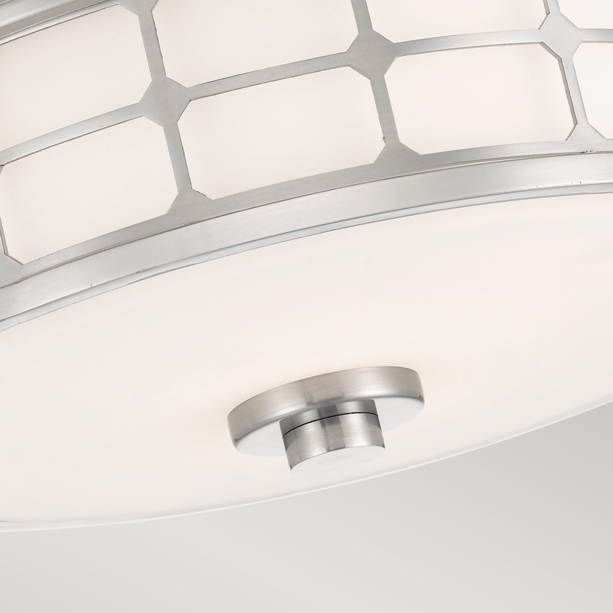 Guardian Ø35 Børstet nikkel baderomslampe Fra Elstead Lighting - Den b&oslash;rstede nikkelfinishen og den geometriske rammen gir lampen et elegant utseende, mens det opalglass sprer et behagelig og mykt lys.