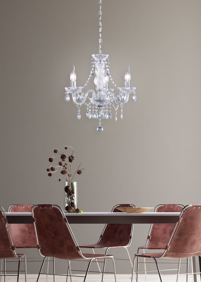 Luster Ø46 Krom Taklampe Fra Trio Lighting - Kombinasjonen av forkrommet metall og klare akrylkrystaller gir et sofistikert og harmonisk utseende som tilfører et snev av eleganse og glamour til hjemmet ditt.