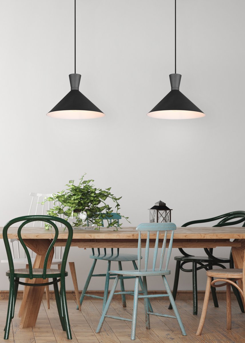 Enzo Ø35 Svart Taklampe Fra Trio Lighting - Perfekt for å belyse bestemte områder, denne moderne armaturen passer like godt på kjøkkenet som i stuen.