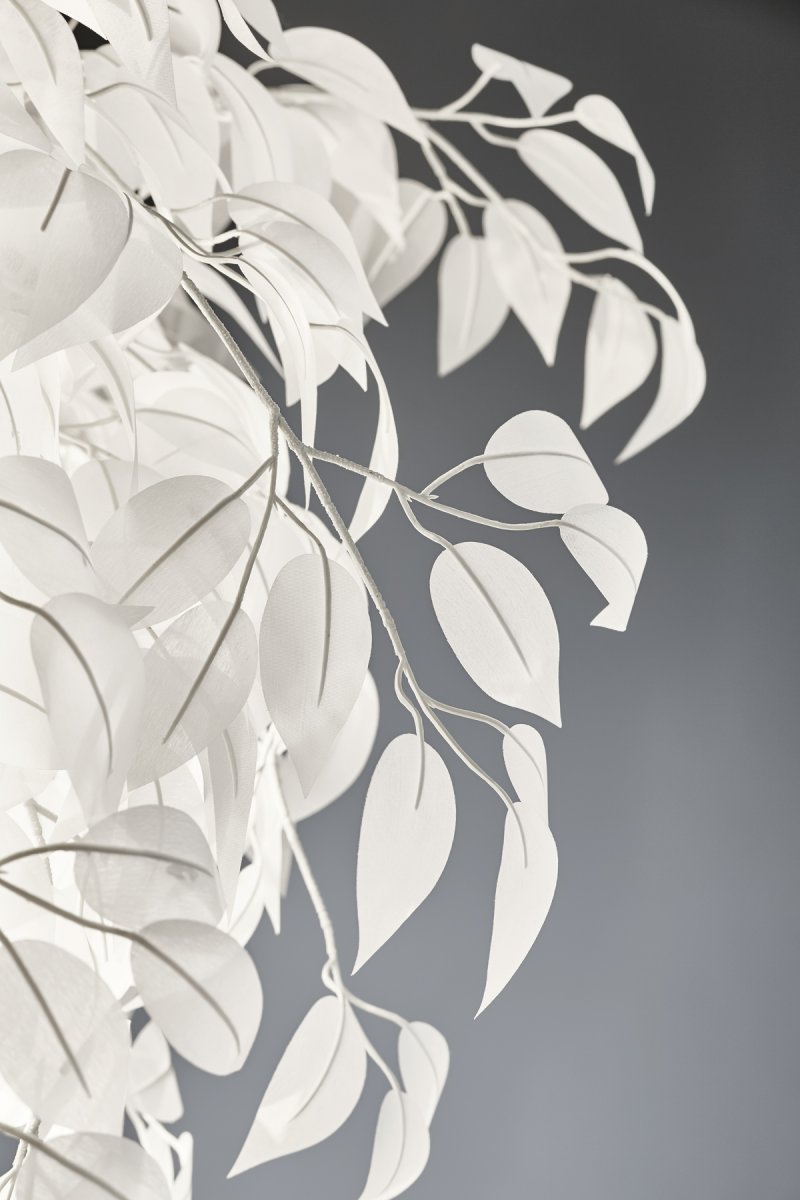 Leavy Hvit gulvlampe Fra Trio Lighting - Leavy gulvlampen er en unik og imponerende funksjon i hjemmet ditt med sine dekorative plastblader som gir den en distinkt og fortryllende stil.